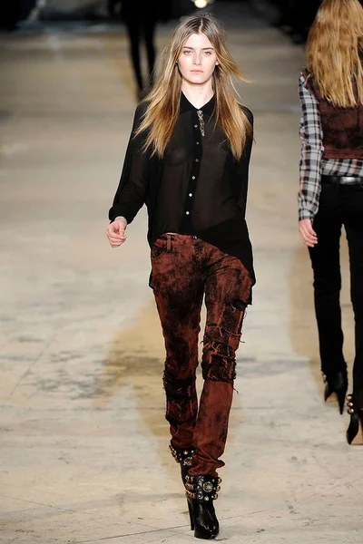 Look 17